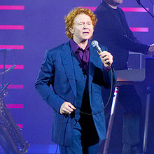 How tall is Mick Hucknall?